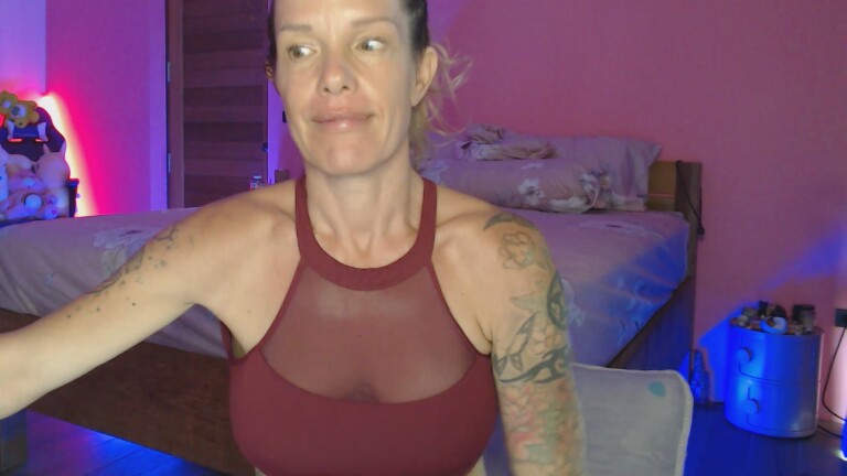 Selenafitmusclemommy's Streamate show and profile