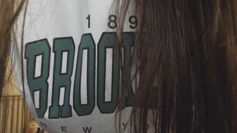 SYIA's Streamate show and profile