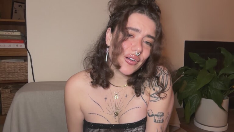 Velvette_Peach's Streamate show and profile