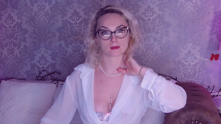 EllianaReese's Streamate show and profile